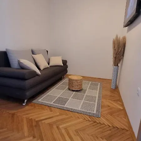 Maris Apartment *